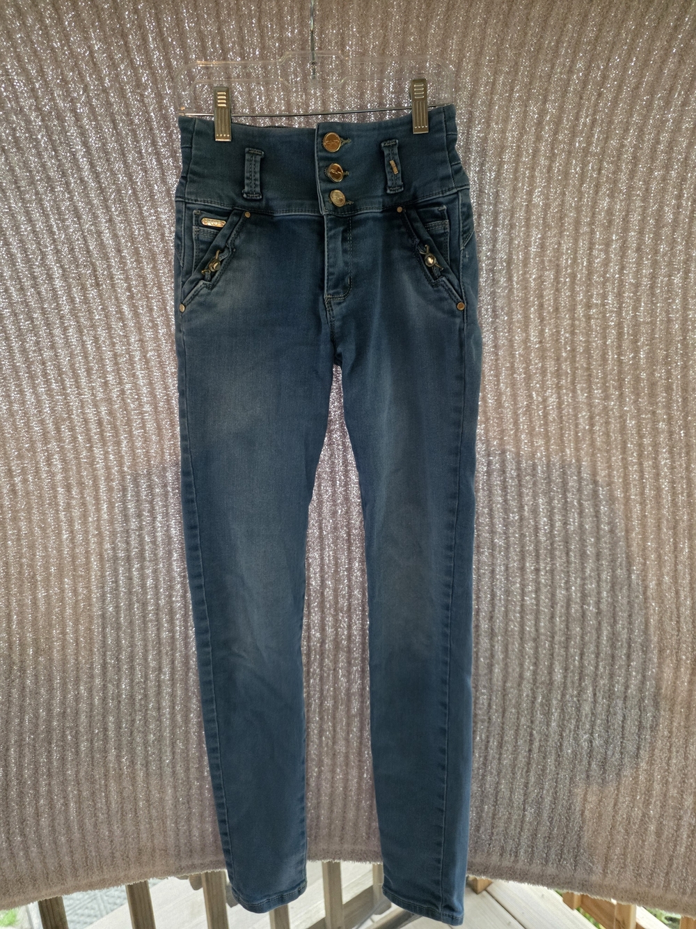 Gorgeous pair of authentic Cíclon Jeans! These feature a premium Colombian-style